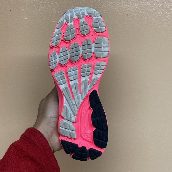 Under Armour Charged Bandit “Breast Cancer Awareness” - Picture 14 of 17